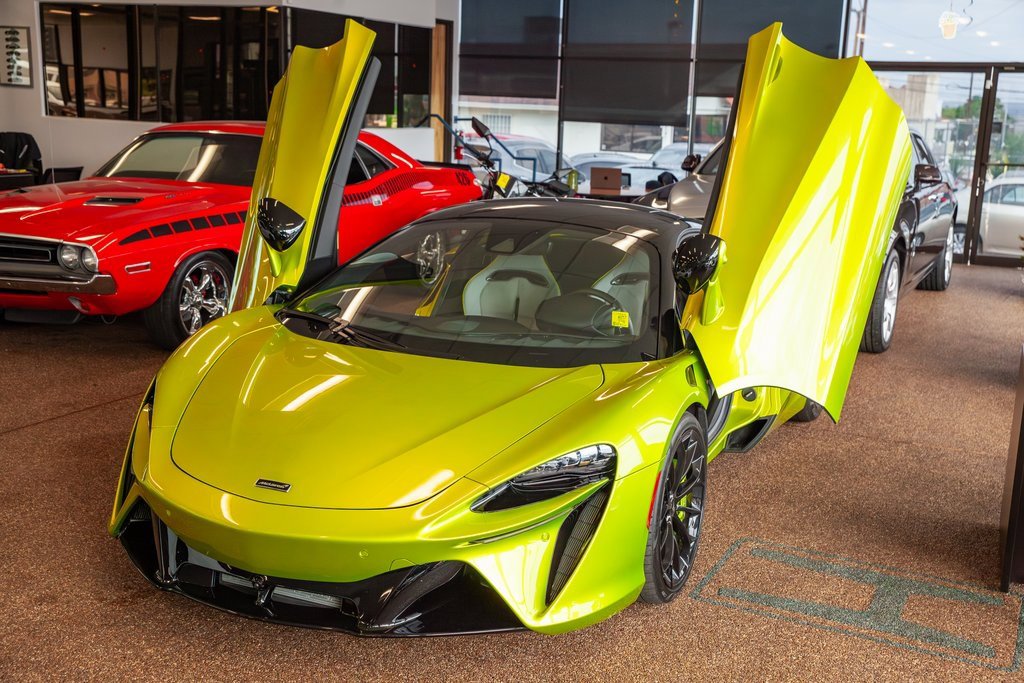 Used 2023 McLaren Artura image 11