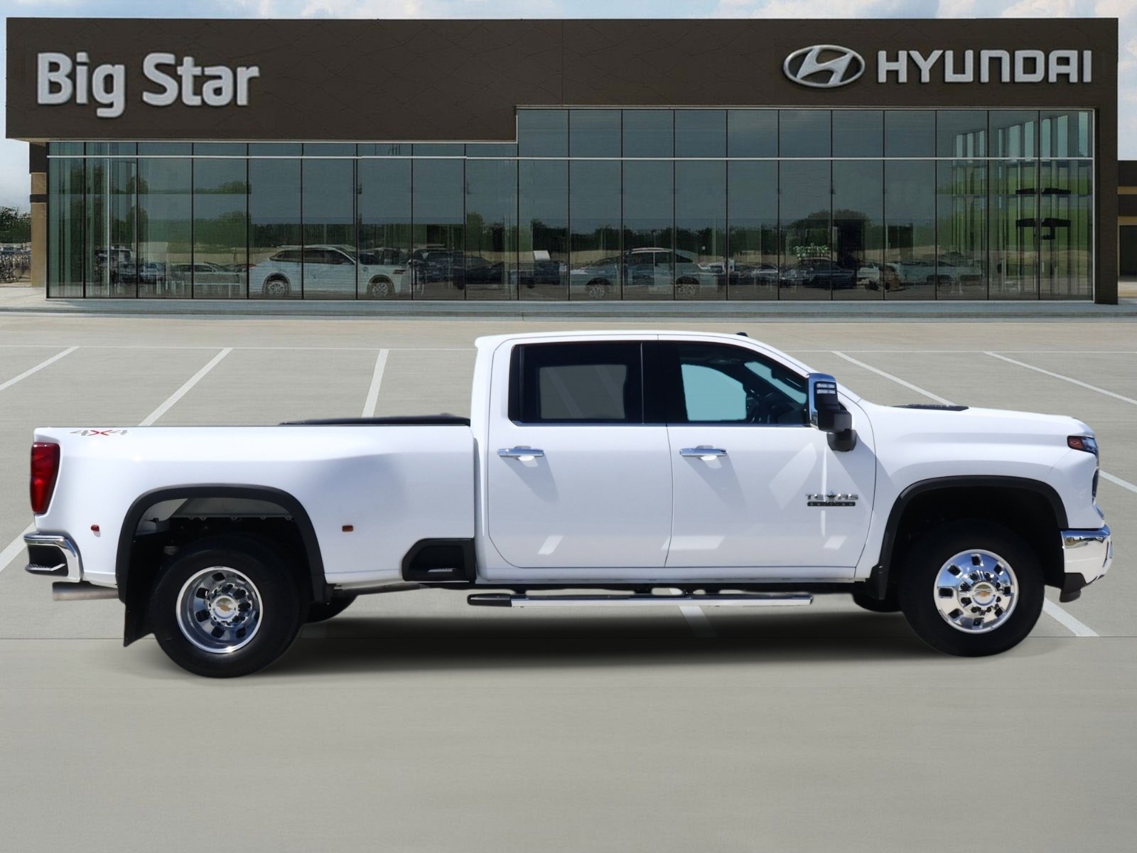 Used 2025 Chevrolet Silverado 3500 LTZ w/ LTZ Texas Edition image 5