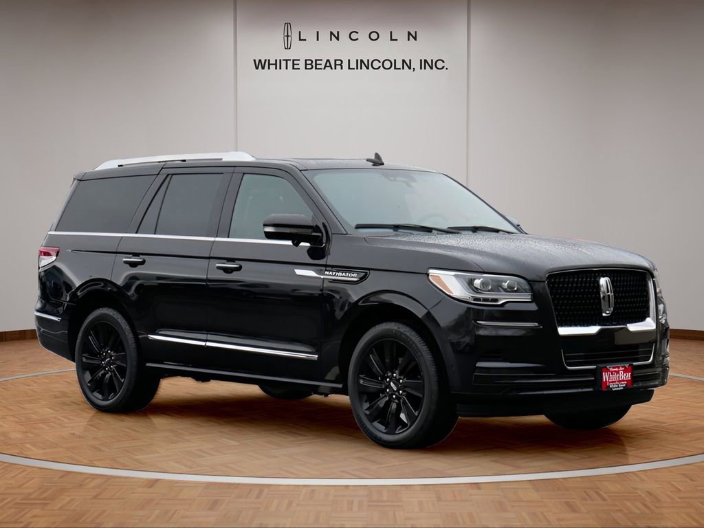 Certified 2023 Lincoln Navigator Reserve AWD/4WD image 3
