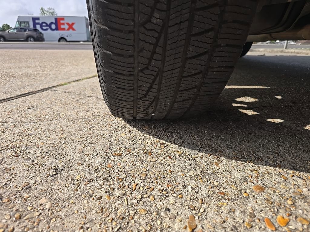 Used 2015 Toyota Venza LE FWD image 37