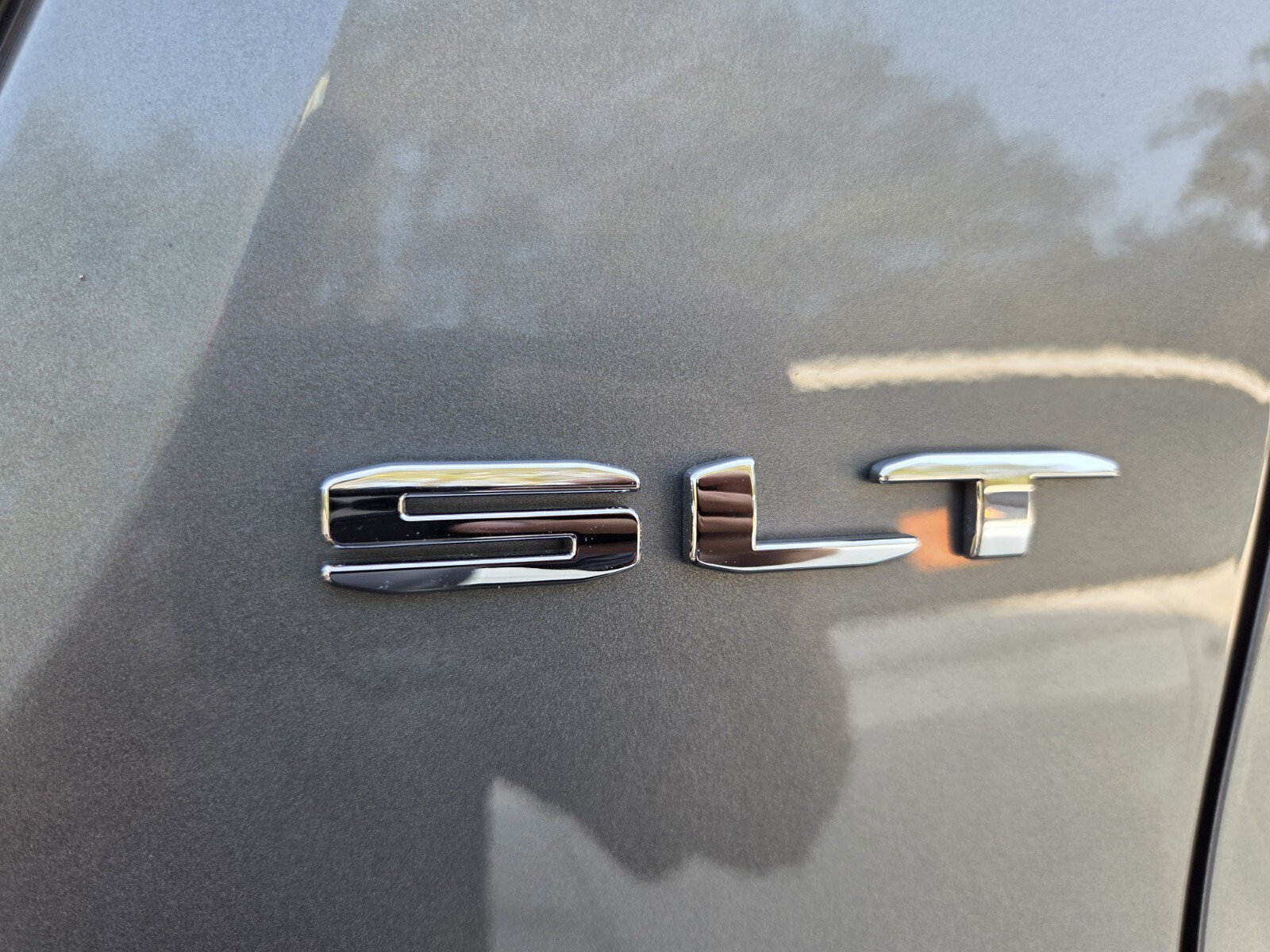 Used 2023 GMC Acadia SLT FWD image 4