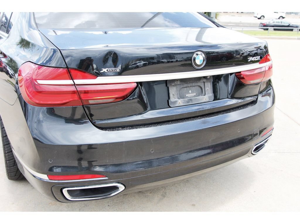 Used 2017 BMW 740i xDrive AWD/4WD image 7