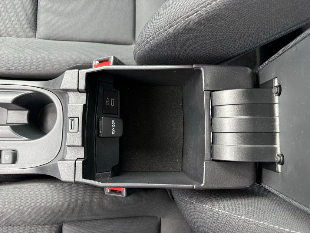 Used 2025 Toyota Corolla LE image 38