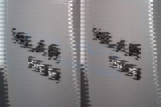 Used 2019 Land Rover Range Rover Velar R-Dynamic SE image 9