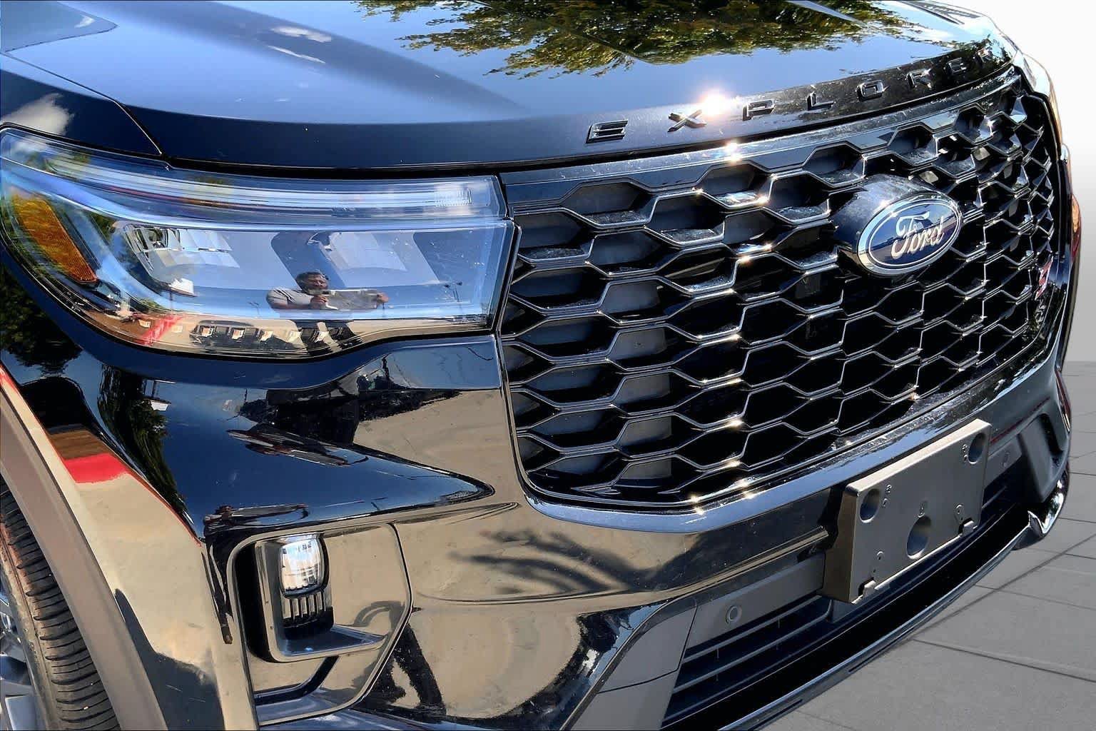 Used 2025 Ford Explorer ST AWD/4WD image 32