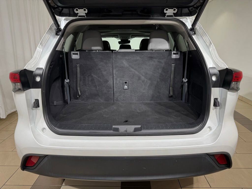 Used 2022 Toyota Highlander XLE image 12