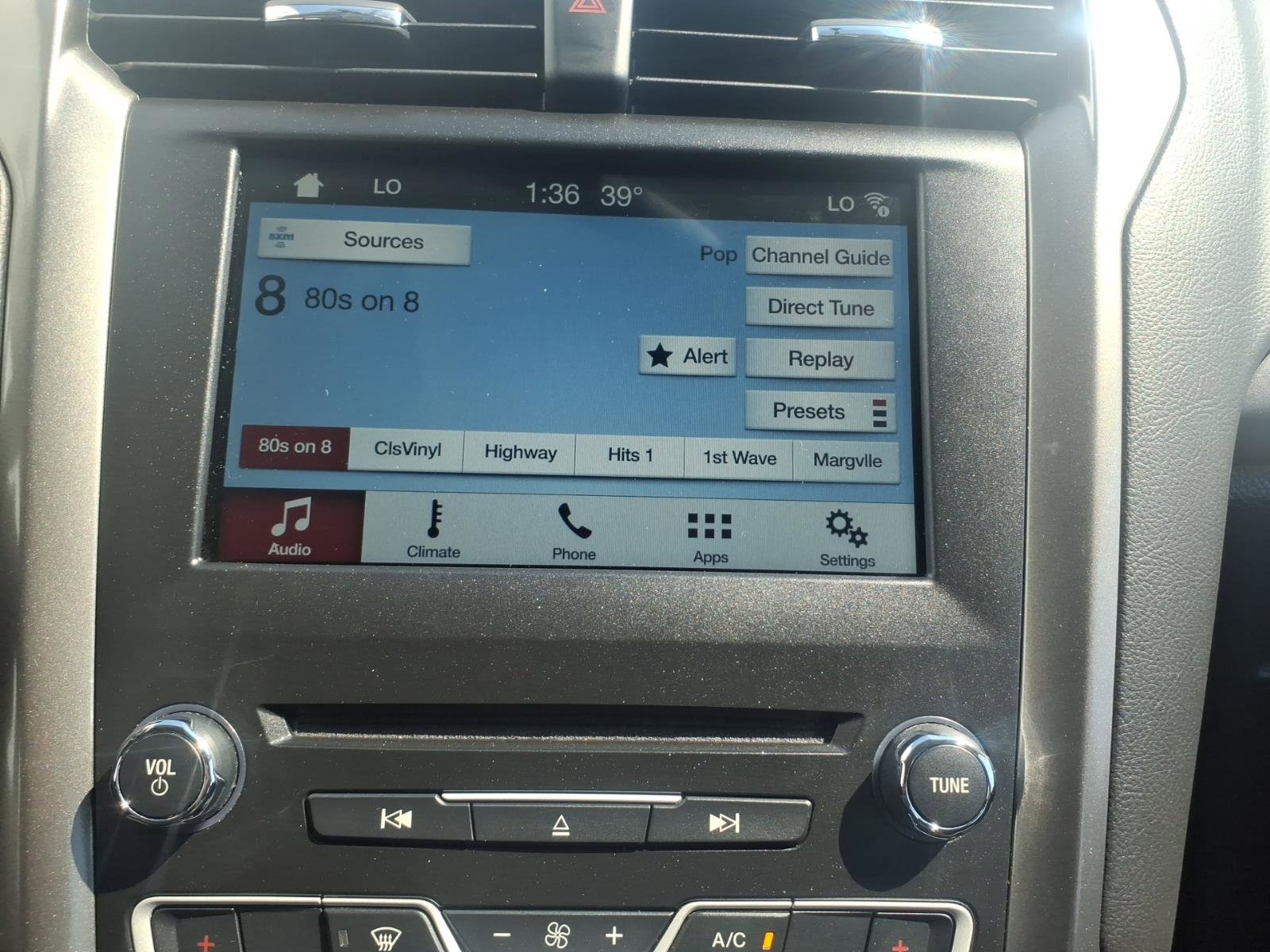 Used 2018 Ford Fusion SE w/ Fusion SE Technology Package image 16