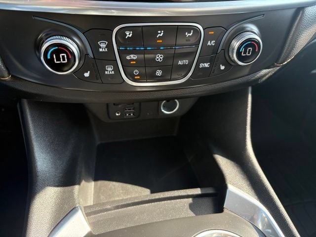 Used 2020 Chevrolet Traverse LT w/ LT Premium Package FWD image 35
