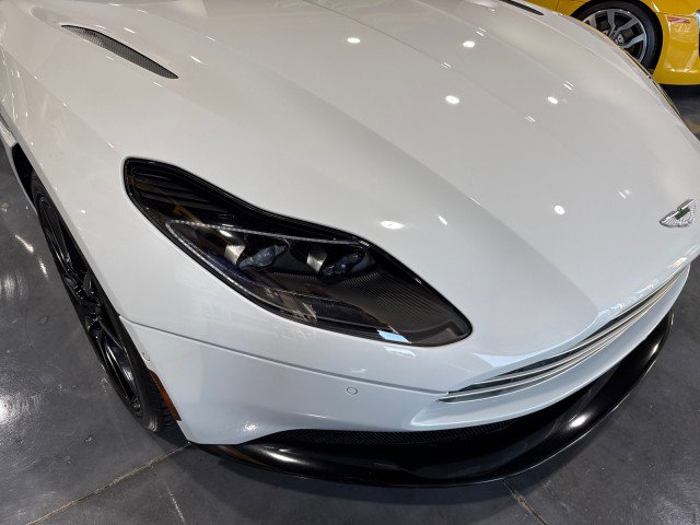 Used 2019 Aston Martin DB11 Volante image 28