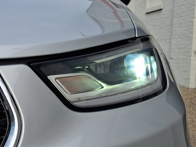 Used 2023 Chrysler Pacifica Touring-L image 9