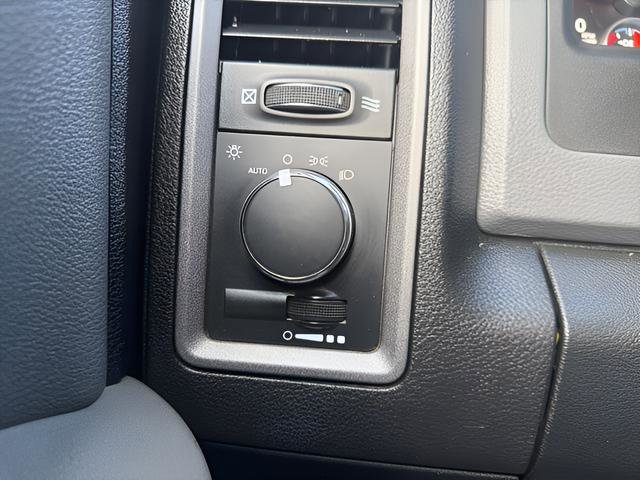Used 2015 RAM 3500 Tradesman w/ Power & Remote Entry Group RWD image 17