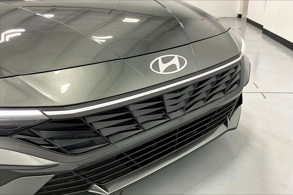 New 2026 Hyundai Elantra Blue FWD image 28