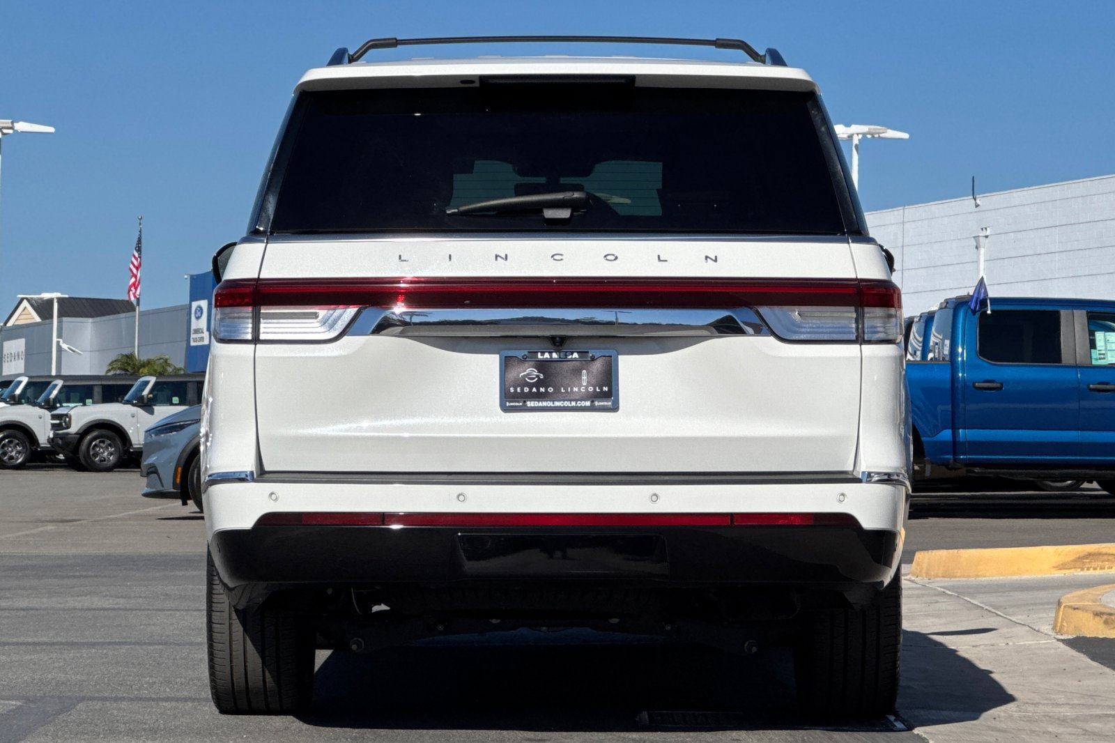Used 2022 Lincoln Navigator Reserve AWD/4WD image 4