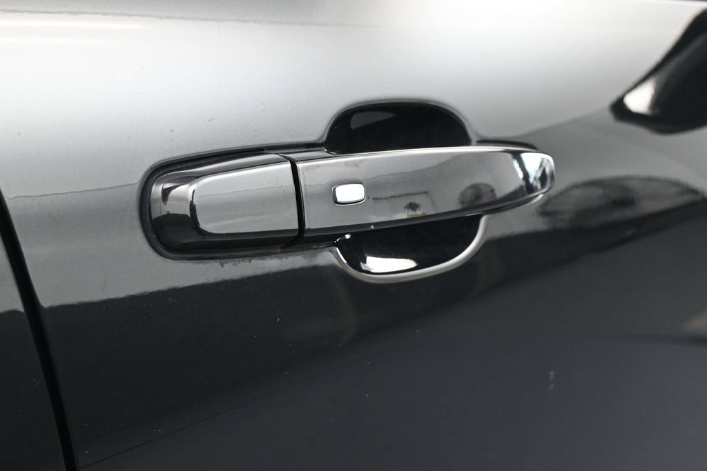 Used 2023 Chevrolet Equinox RS FWD image 38