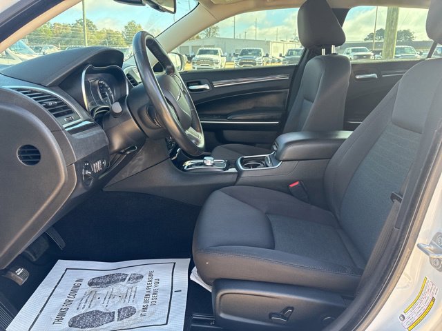 Used 2022 Chrysler 300 Touring w/ Sport Appearance Package image 17