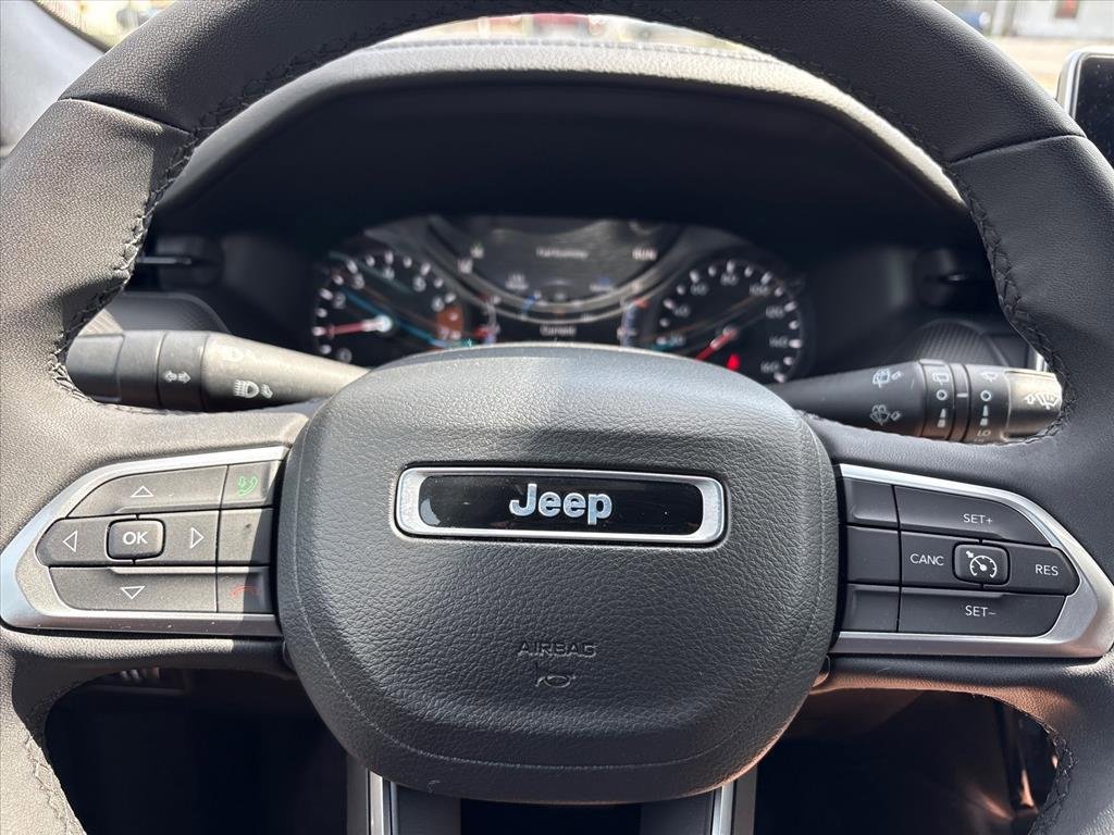 Used 2023 Jeep Compass Latitude AWD/4WD image 12