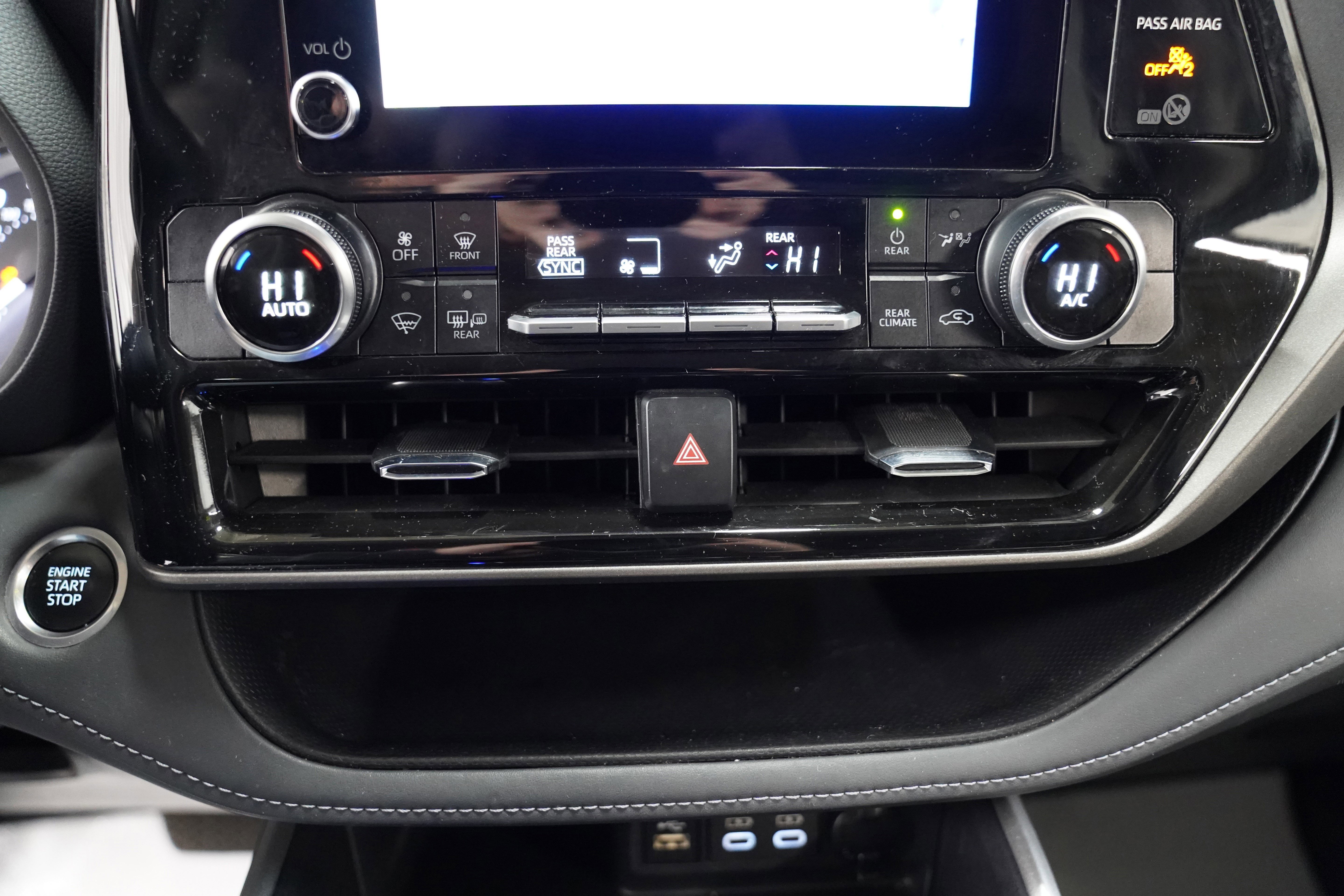 Used 2024 Toyota Highlander LE image 21