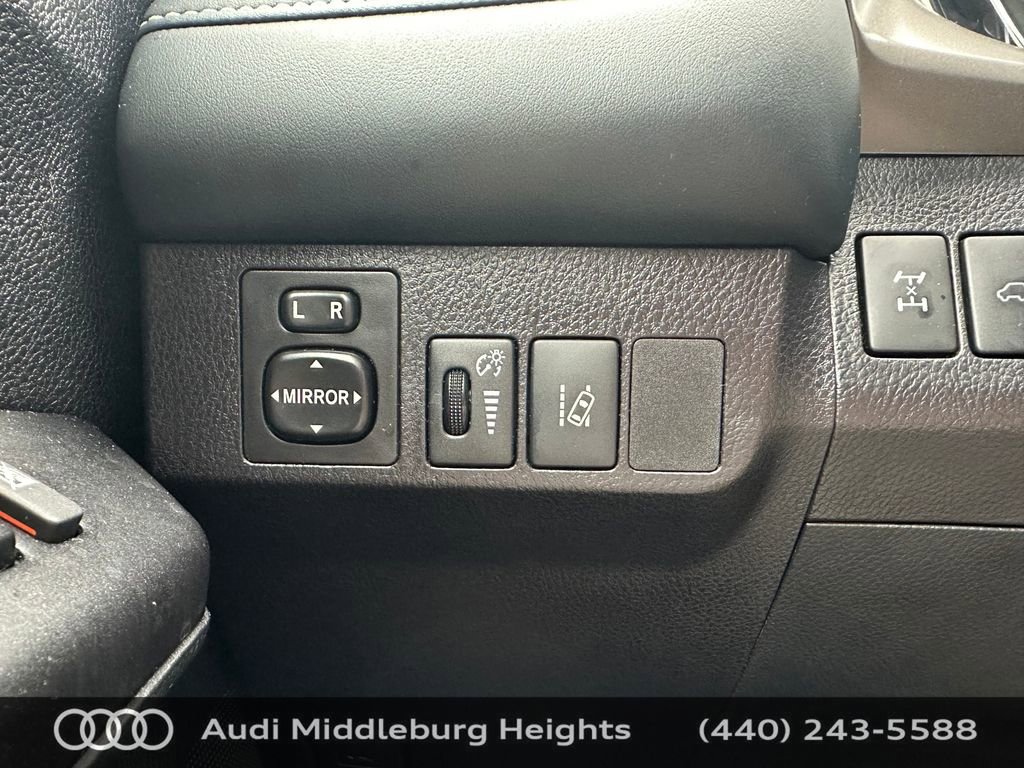 Used 2018 Toyota RAV4 XLE AWD/4WD image 37