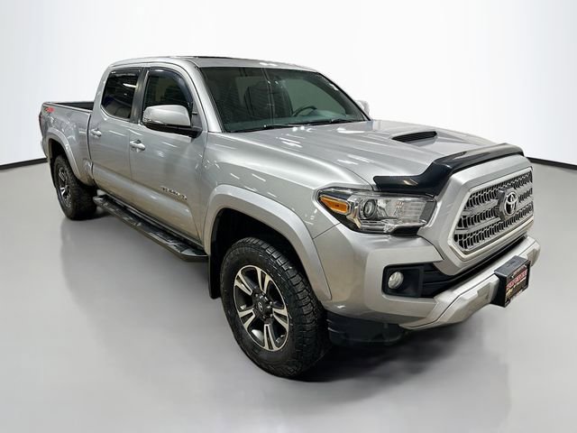 Used 2016 Toyota Tacoma TRD Sport AWD/4WD image 5