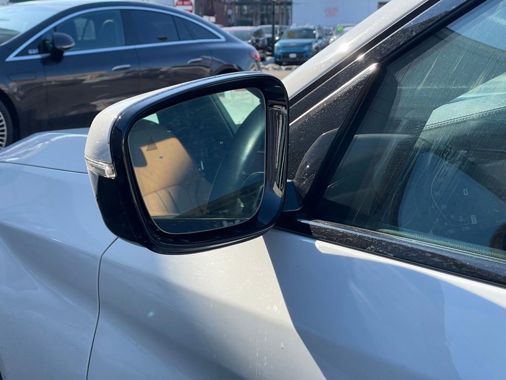 Used 2023 BMW M550i xDrive w/ Dynamic Handling Package image 26