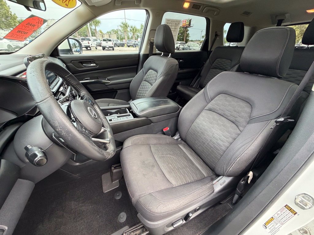 Used 2022 Nissan Pathfinder SV w/ SV Premium Package FWD image 12