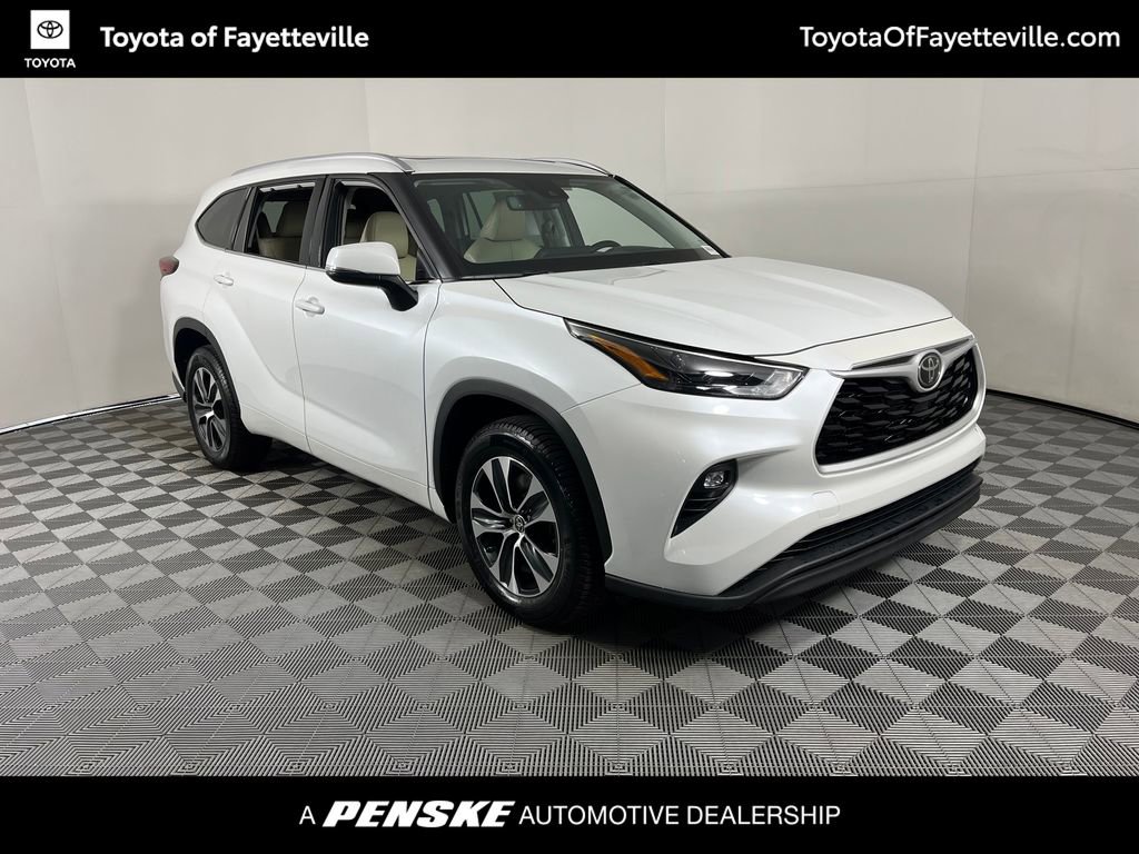Used 2022 Toyota Highlander XLE FWD image 6