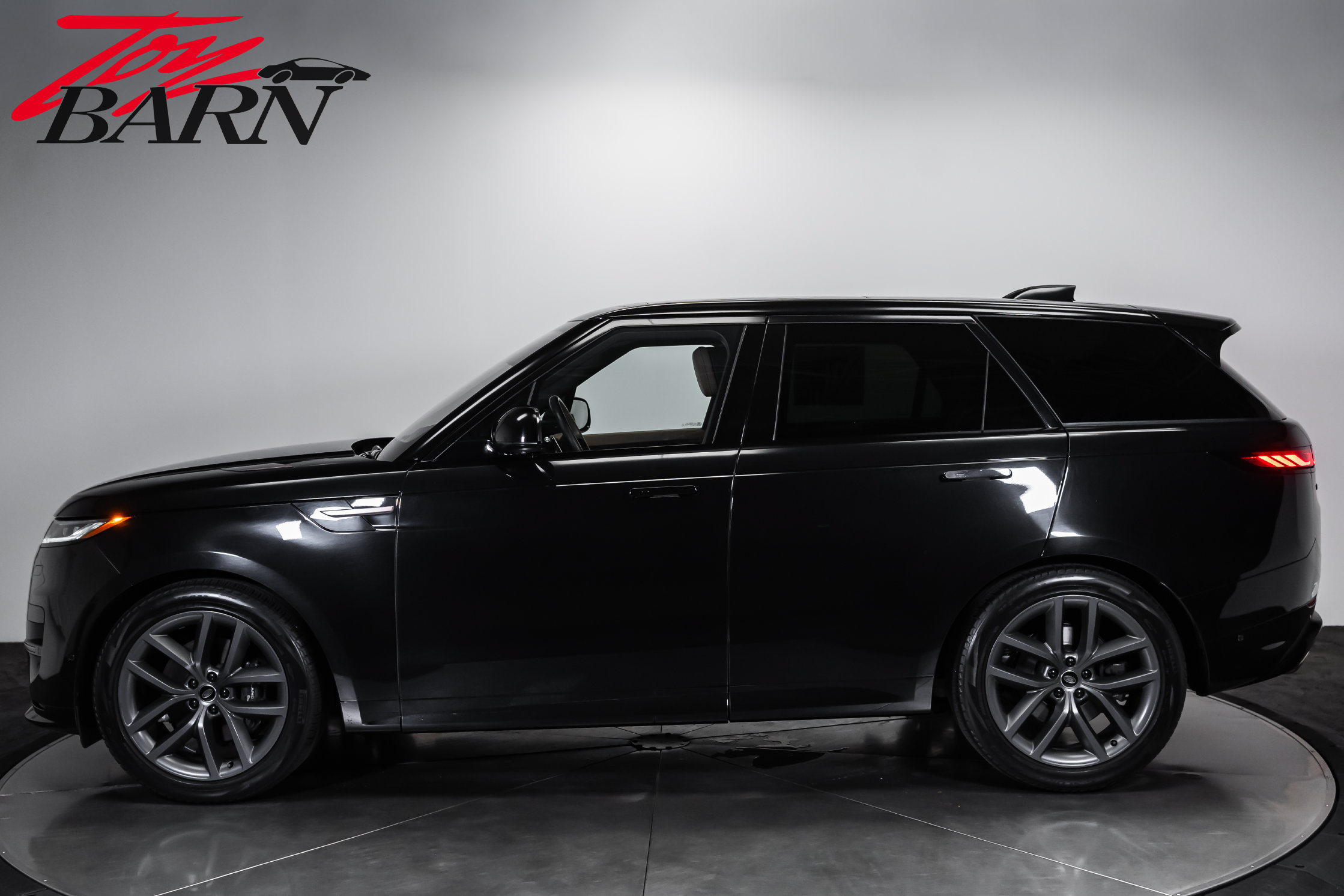 Used 2023 Land Rover Range Rover Sport SE Dynamic AWD/4WD image 2