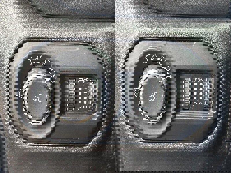 Used 2019 Jeep Wrangler Unlimited Sahara w/ Dual Top Group image 15