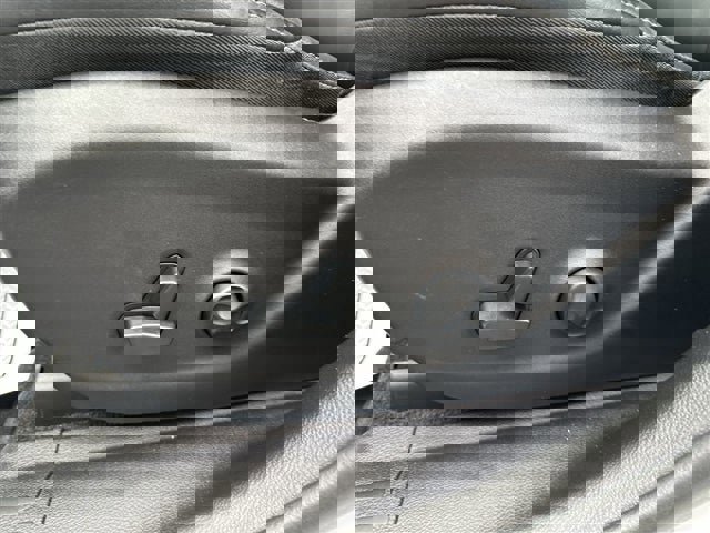 Used 2016 Jeep Cherokee Limited image 12