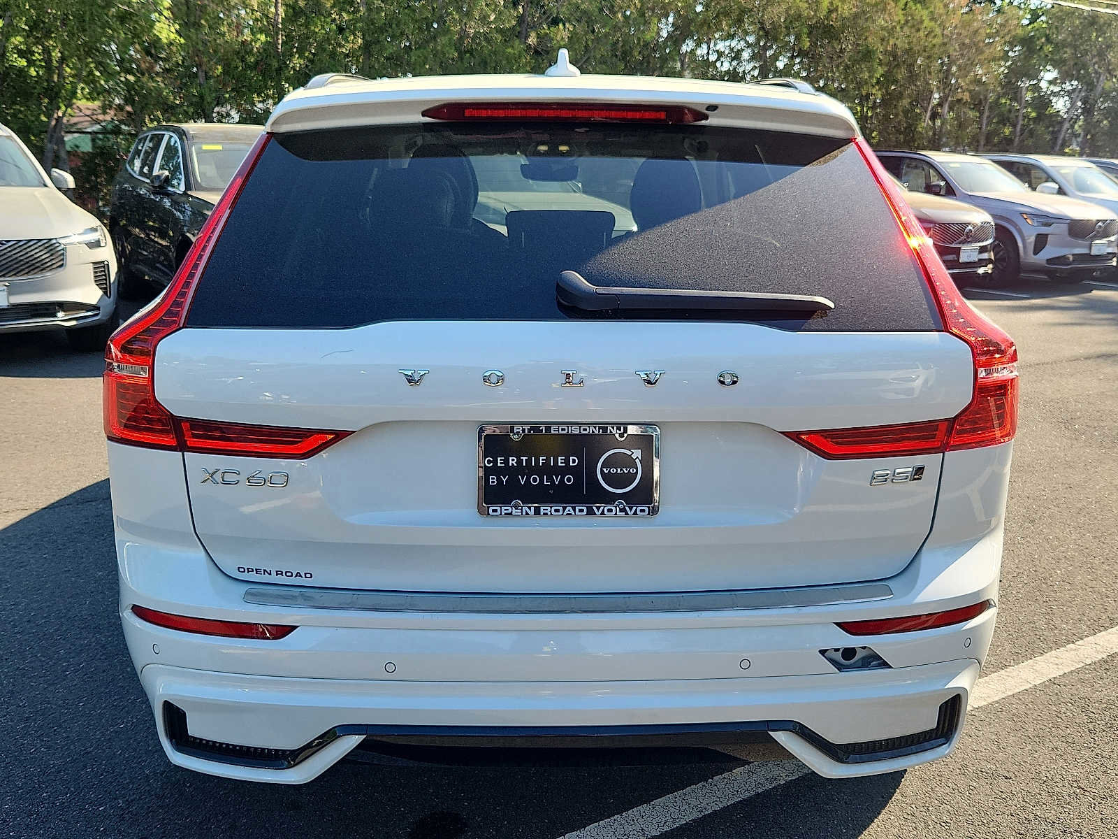 Certified 2023 Volvo XC60 B5 Ultimate AWD/4WD image 5