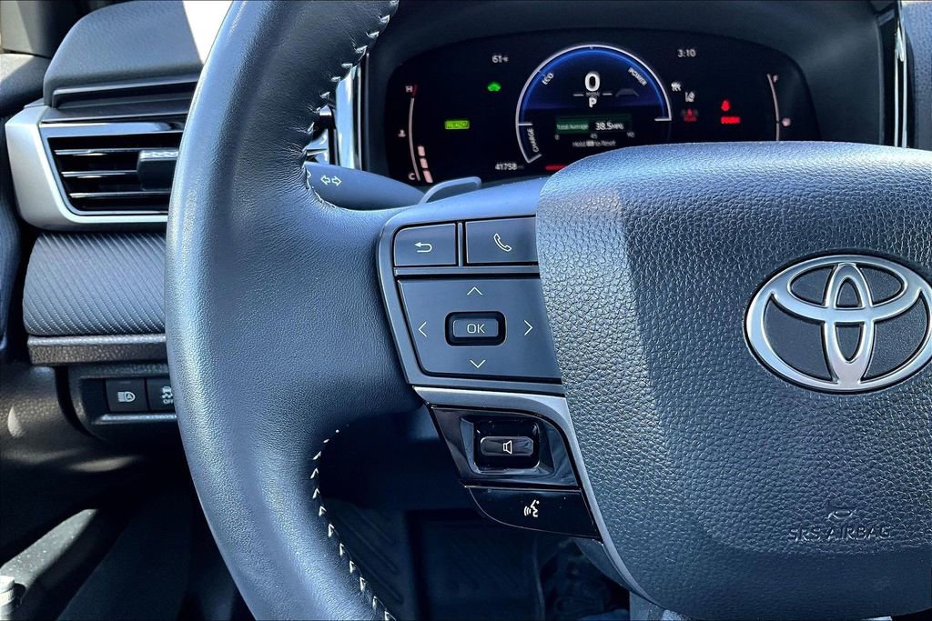 Used 2025 Toyota Camry SE image 18