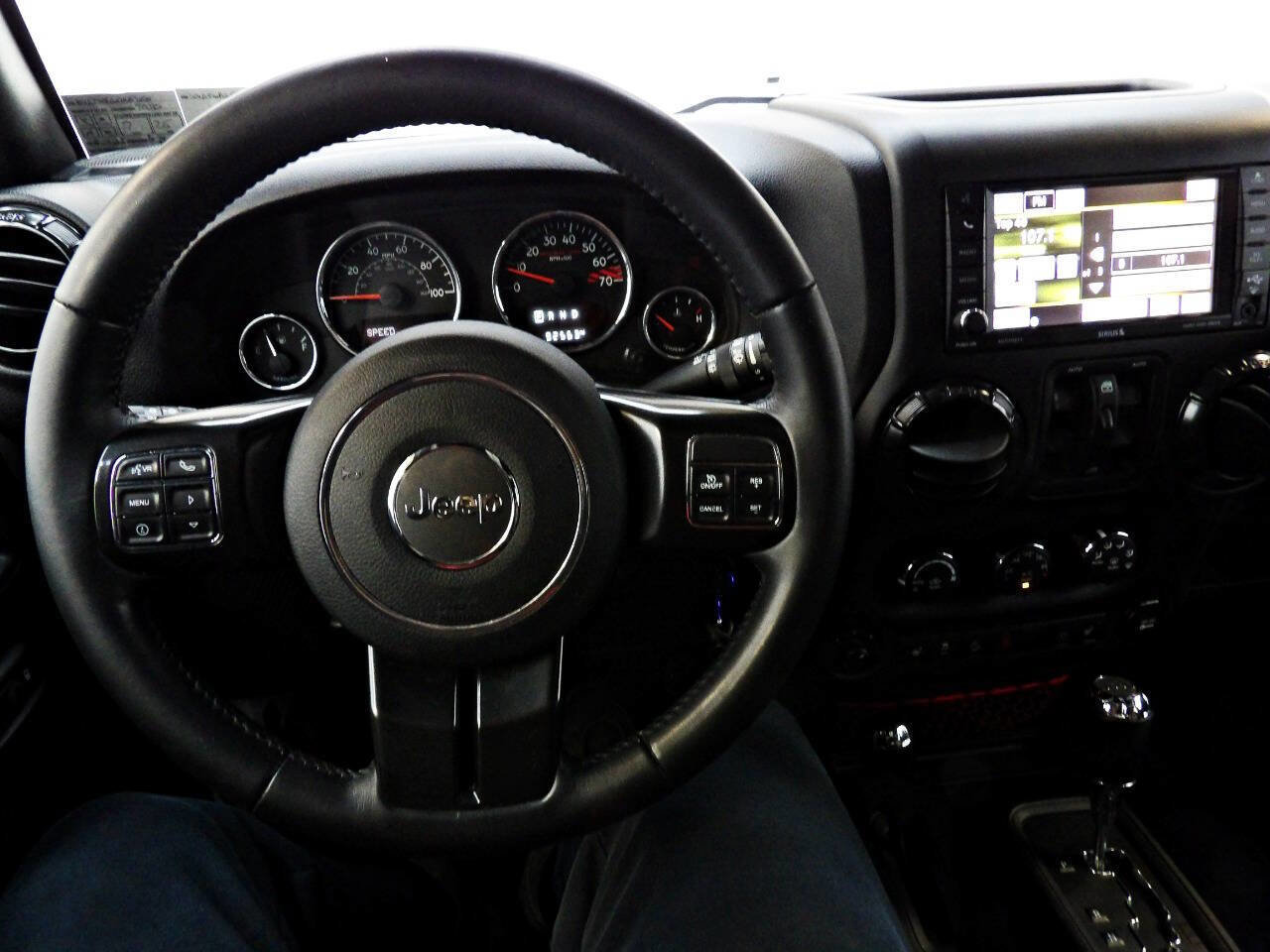 Used 2017 Jeep Wrangler Unlimited Rubicon image 16