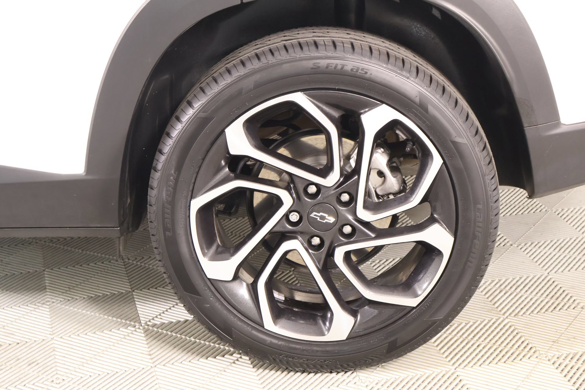 Used 2025 Chevrolet Trax RS w/ Sunroof Package FWD image 19