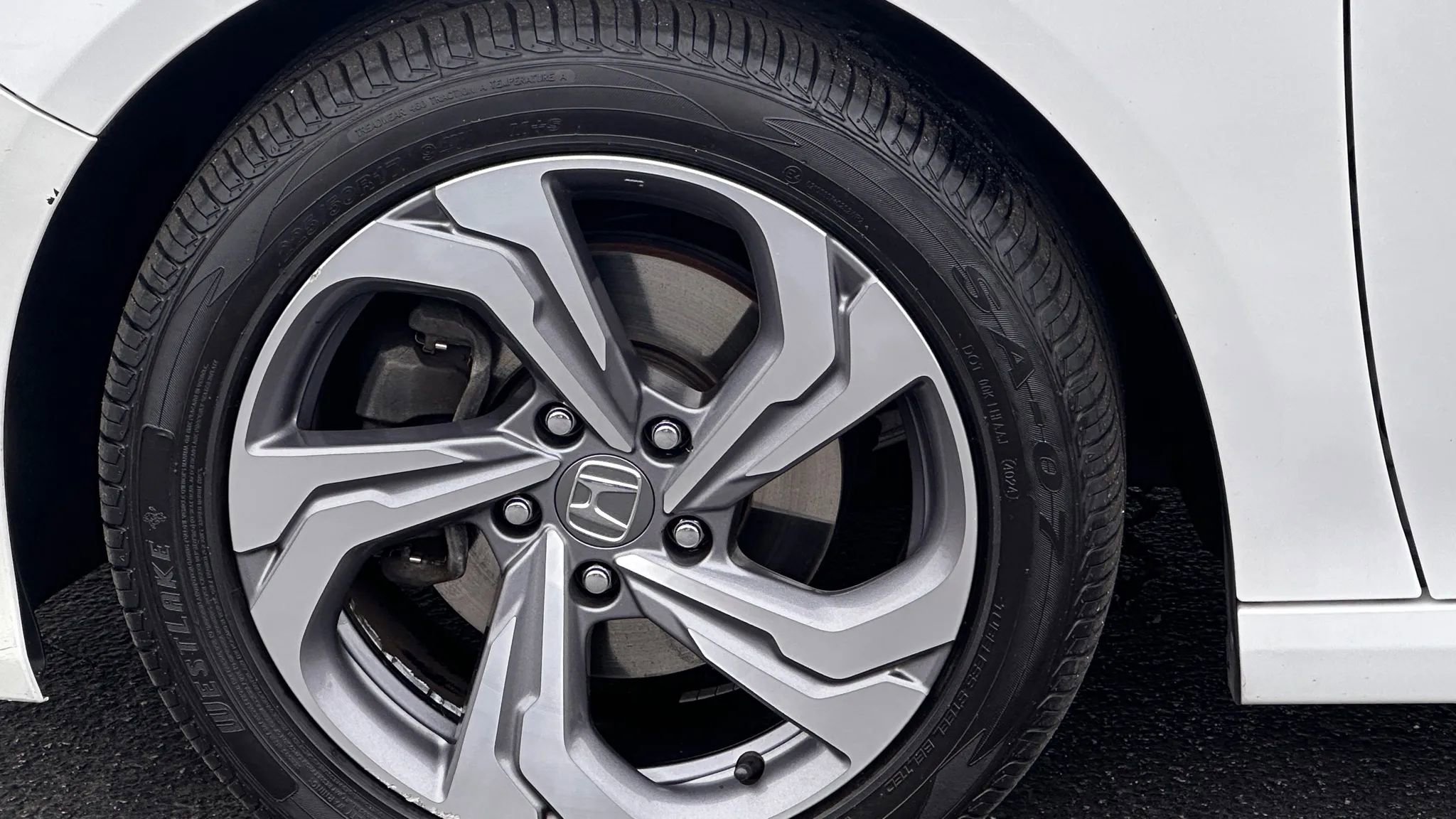 Used 2018 Honda Accord EX image 9