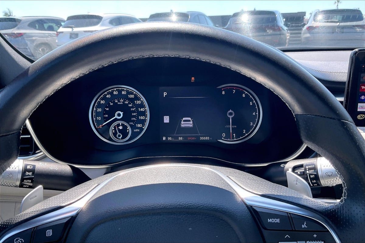 Used 2025 Genesis G70 2.5T RWD image 17