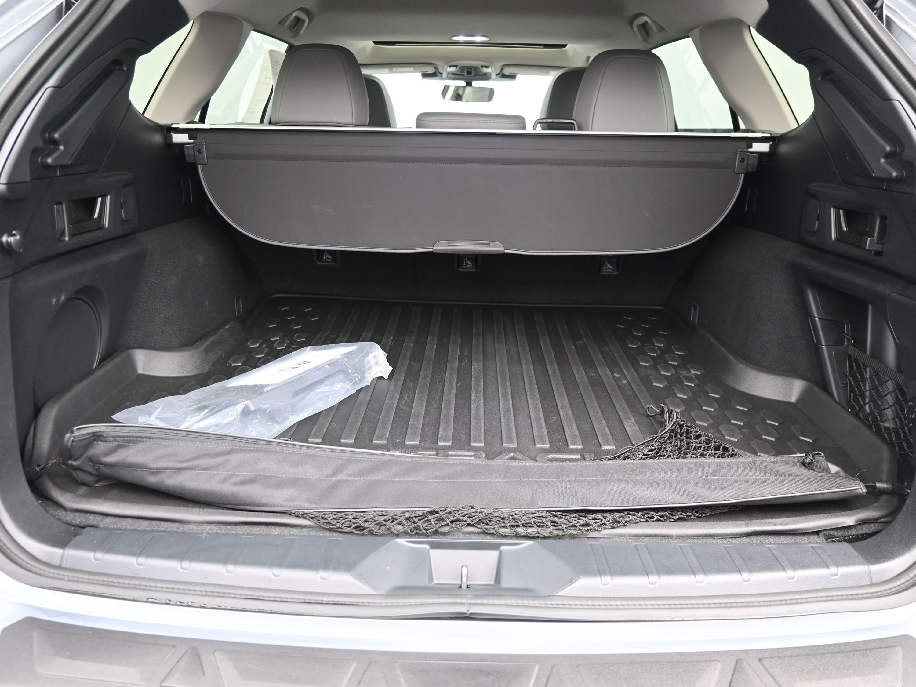 Used 2024 Hyundai Elantra SEL image 11