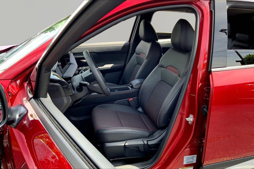 Used 2025 Nissan Kicks SR image 15