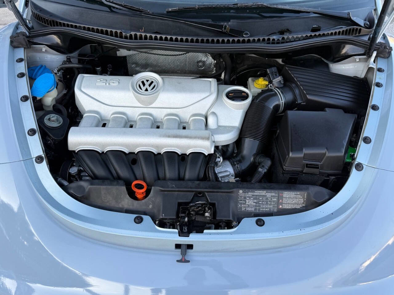 Used 2010 Volkswagen Beetle Coupe FWD image 10