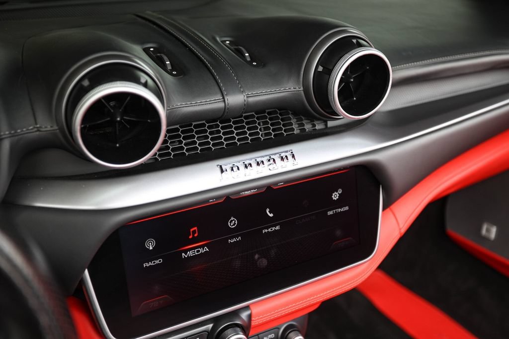 Certified 2019 Ferrari Portofino RWD image 32