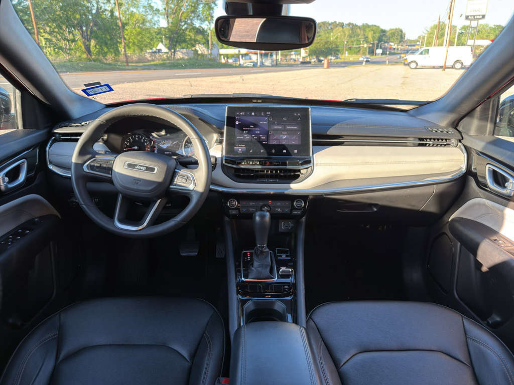 Used 2024 Jeep Compass Limited AWD/4WD image 3