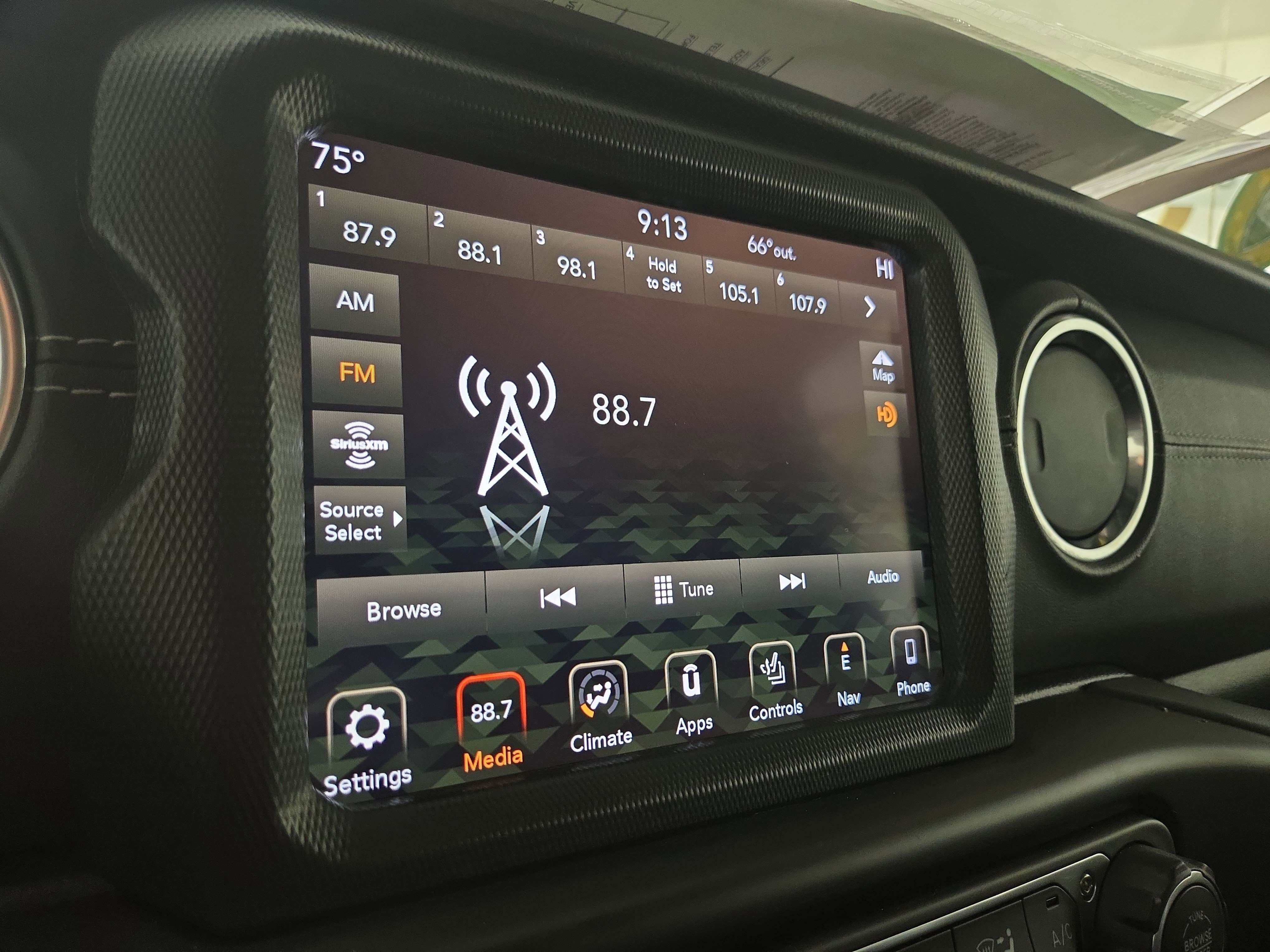 Used 2018 Jeep Wrangler Unlimited Sahara image 20