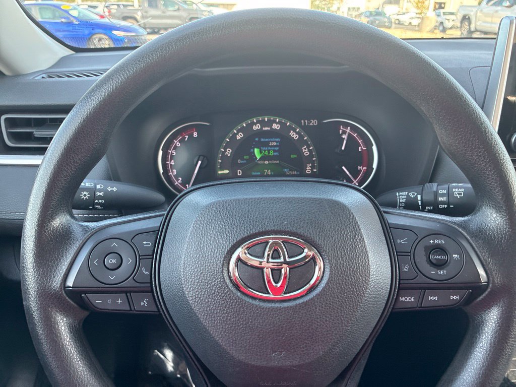 Used 2025 Toyota RAV4 XLE AWD/4WD image 28