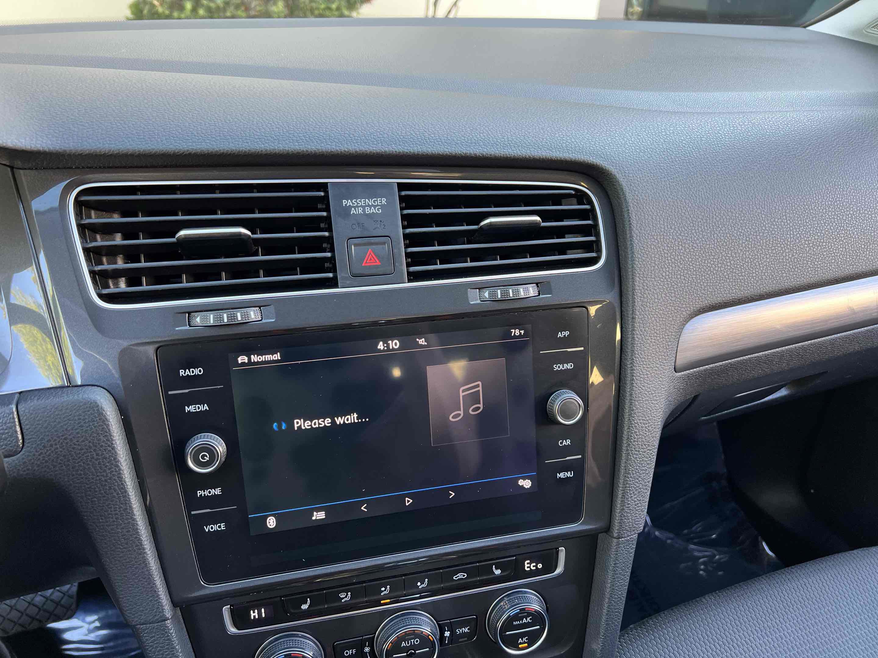 Used 2019 Volkswagen e-Golf SE w/ Driver Assistance Package FWD image 26