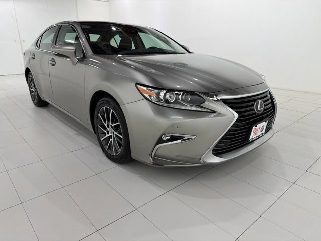 Used 2017 Lexus ES 350 w/ Luxury Package FWD image 7