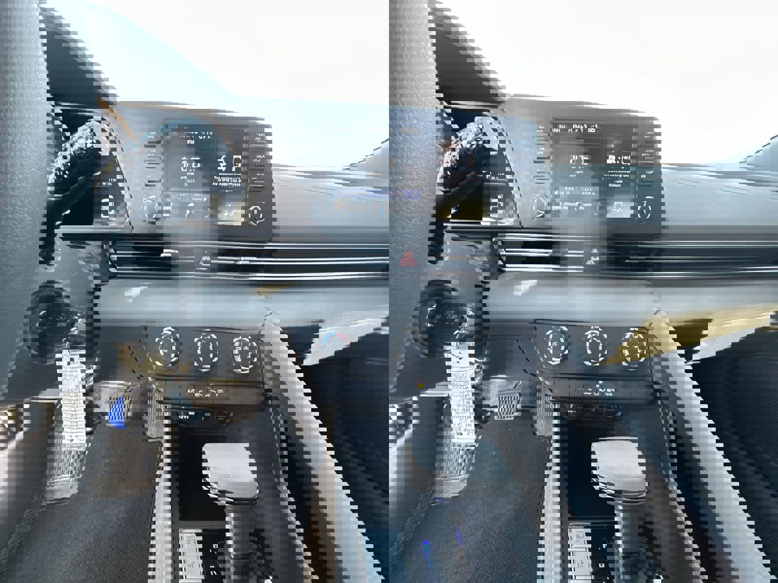 Used 2023 Hyundai Elantra SE image 13