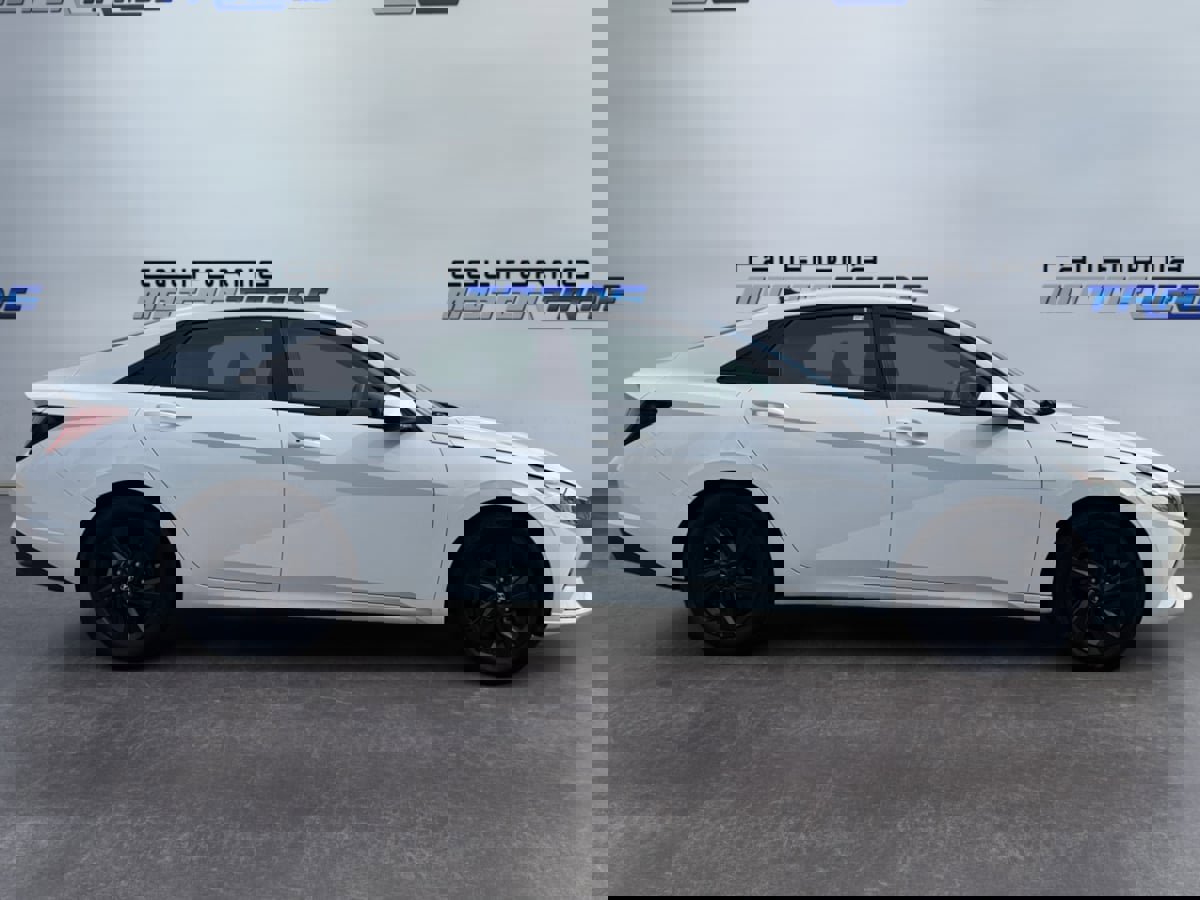 Used 2023 Hyundai Elantra Blue FWD image 4