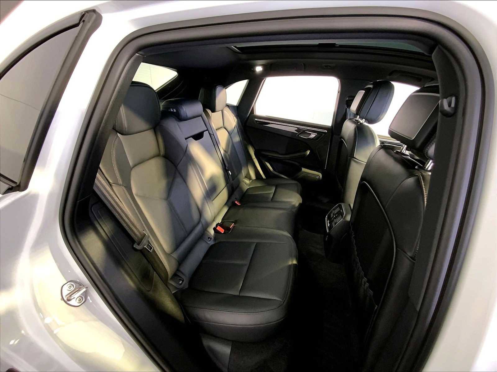 Certified 2023 Porsche Macan image 23