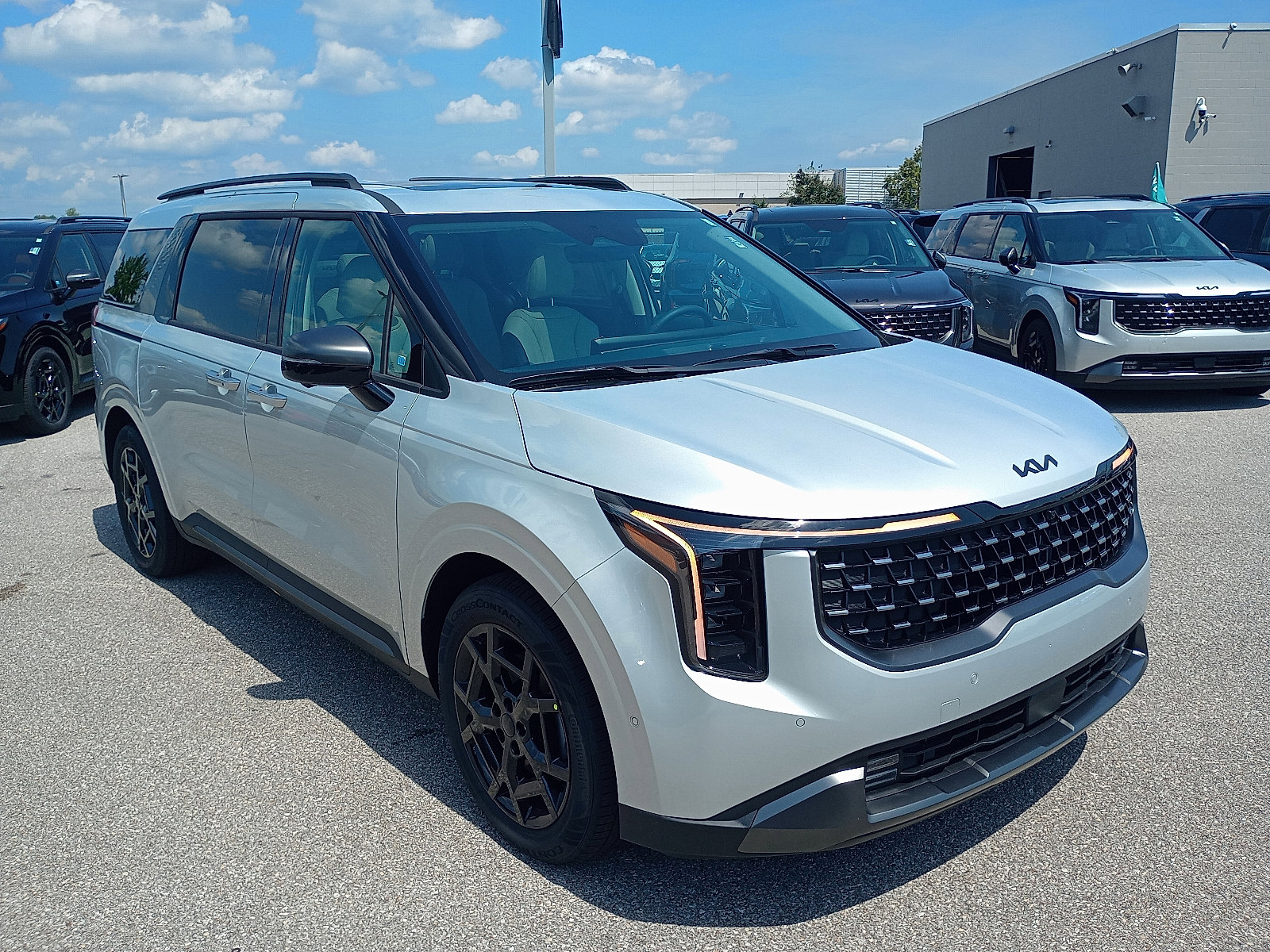 New 2026 Kia Carnival SX w/ SX Dark Edition Package