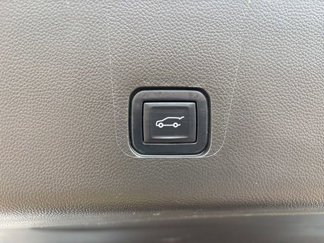 Used 2021 Chevrolet Traverse Premier w/ Redline Edition FWD image 22