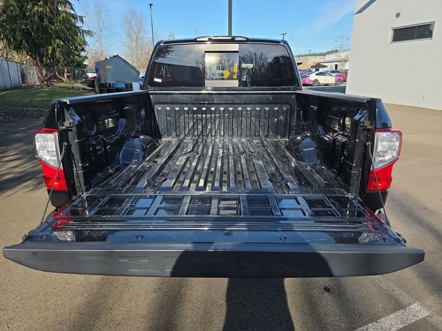 Used 2021 Nissan Titan SV w/ SV Convenience Package image 12